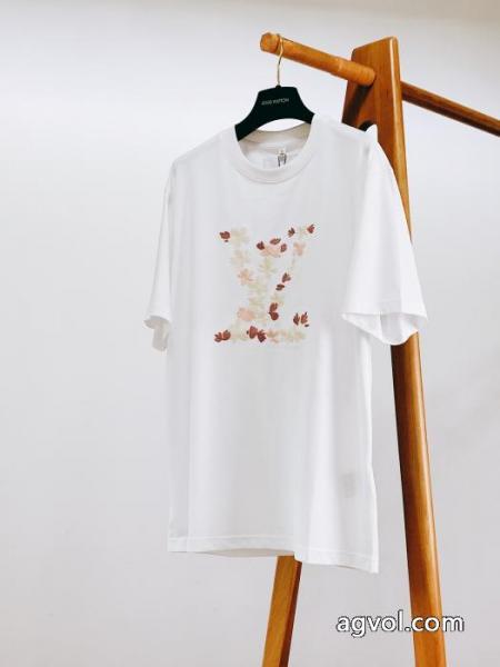 定番人気最新作 圧倒的人気アイテム 通勤の定番半袖Tシャツスーパー コピー 通販 優良LOUIS VUITTON 3