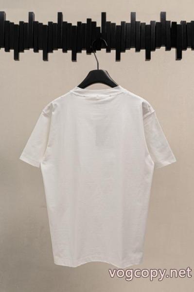 偽物 ブランドLOUIS VUITTONランキングTOP1 素敵なデザイン 赤字超特価豊富な半袖Tシャツ 2