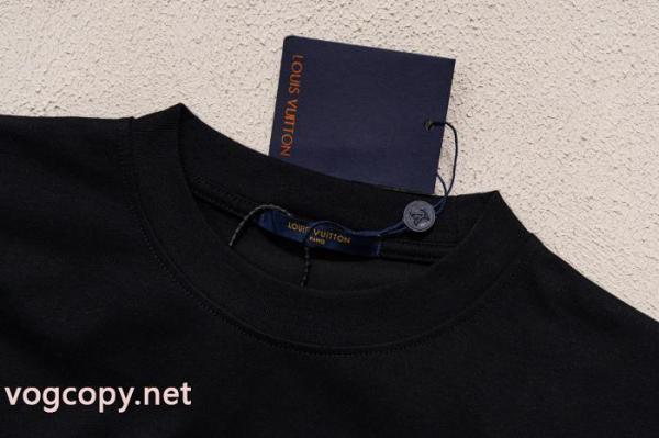 LOUIS VUITTONブランド コピー 品半袖Tシャツ手頃価格でオシャレ 大人気希少! プレゼントに最適 4