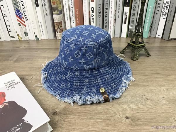 耐久性に優れ リッチな印象に 存在感を発揮するLOUIS VUITTON偽物 ブランド帽子 0