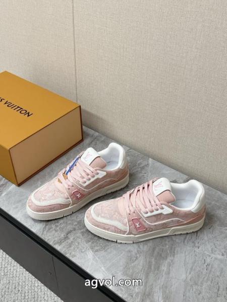 ブランド 品 激安 通販LOUIS VUITTONスニーカー可愛いすぎる 着回しアイテム クラシカルな雰囲気. 2