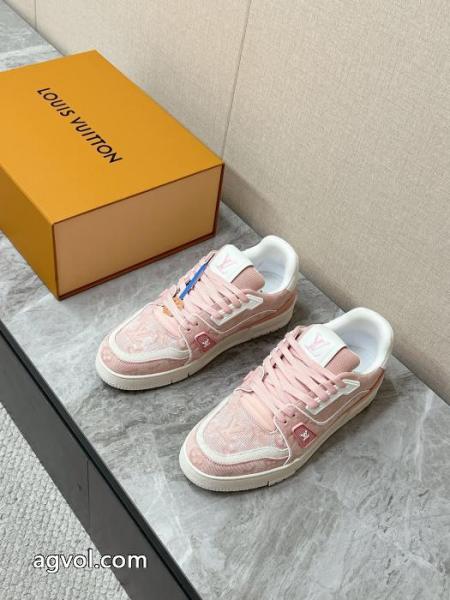 ブランド 品 激安 通販LOUIS VUITTONスニーカー可愛いすぎる 着回しアイテム クラシカルな雰囲気. 1