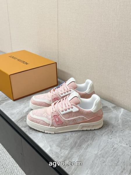ブランド 品 激安 通販LOUIS VUITTONスニーカー可愛いすぎる 着回しアイテム クラシカルな雰囲気. 3