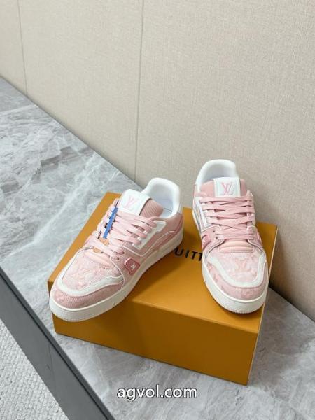 ブランド 品 激安 通販LOUIS VUITTONスニーカー可愛いすぎる 着回しアイテム クラシカルな雰囲気. 4