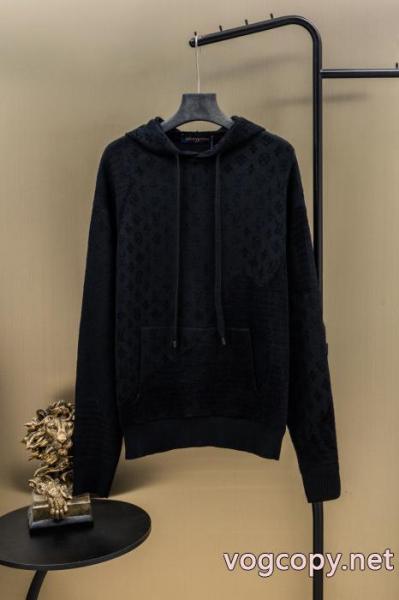 どの年代にも好感度 2026新商品 韓国人気ブランド 偽物パーカーLOUIS VUITTON 1