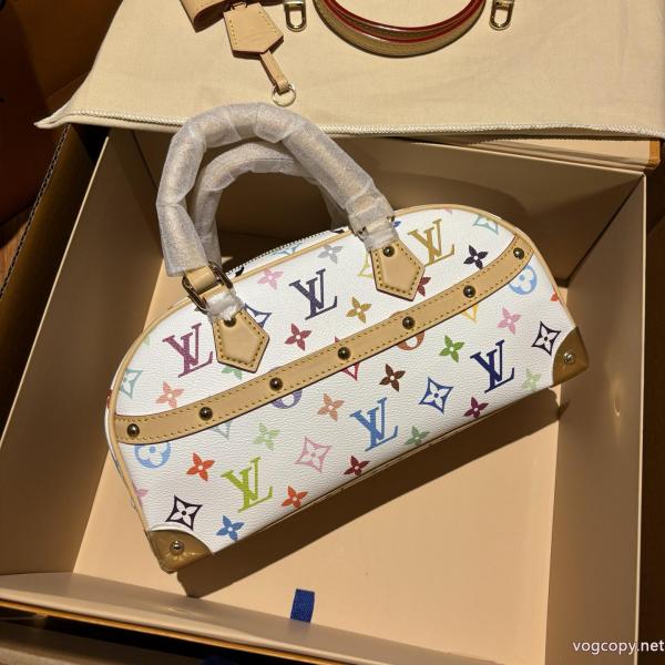LOUIS VUITTONスーパー コピー 安心 サイトバッグセレブも多数愛用 人気の商品 透け感良さ.. 0 