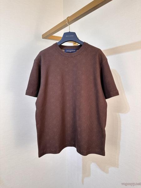 LOUIS VUITTONブランド 品 コピー高品質 人気 人気が再燃! 存在感が高い半袖Tシャツ 0