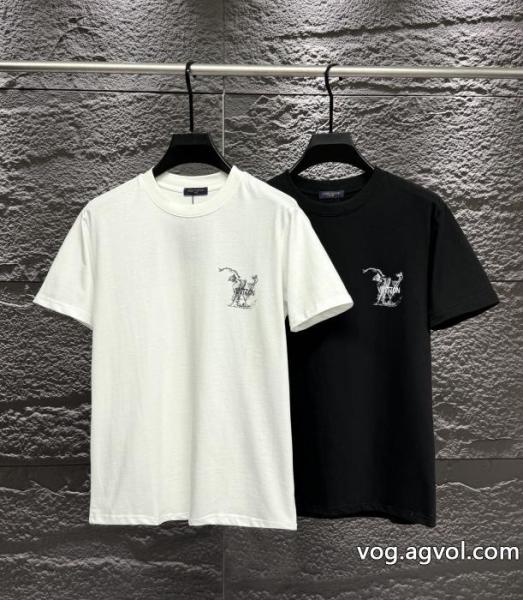 LOUIS VUITTONブランド コピー 優良流行の最前線 高級感の漂う逸品 店舗完売品半袖Tシャツ 0 