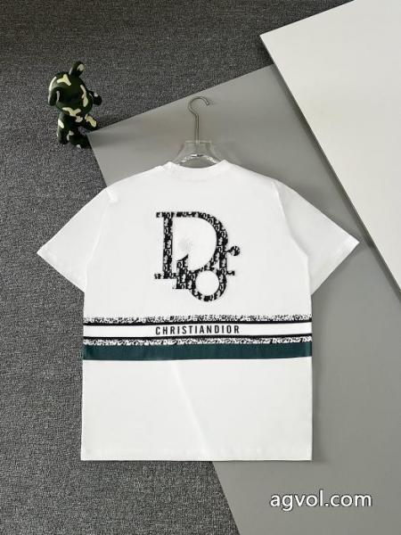 期待に応えるように登場 お洒落上級者 新作日本未入荷激安 ブランド 通販LOUIS VUITTON半袖Tシャツ 3