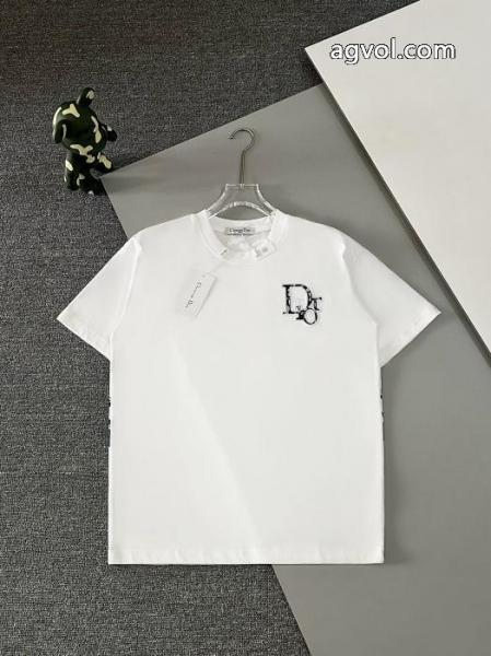期待に応えるように登場 お洒落上級者 新作日本未入荷激安 ブランド 通販LOUIS VUITTON半袖Tシャツ 4