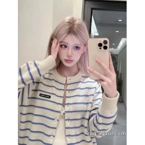偽 ブランド大変大人気2026 数量限定お買い得 輝かしいMIUMIUコート