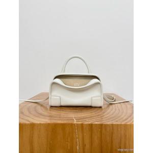 きれいめな印象 人気モデル 大人気定番ロエベバッグブランド 品 激安 通販.