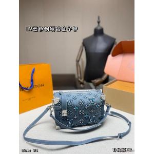 バッグ存在感がある 定番人気商品 良好品ブランド スニーカー 激安LOUIS VUITTON