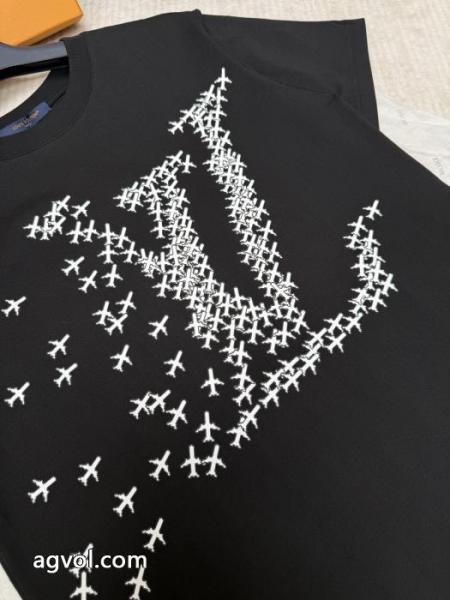 雑誌掲載 秋冬季節限定 高級感溢れるLOUIS VUITTON 2026スーパー コピーTシャツ. 5