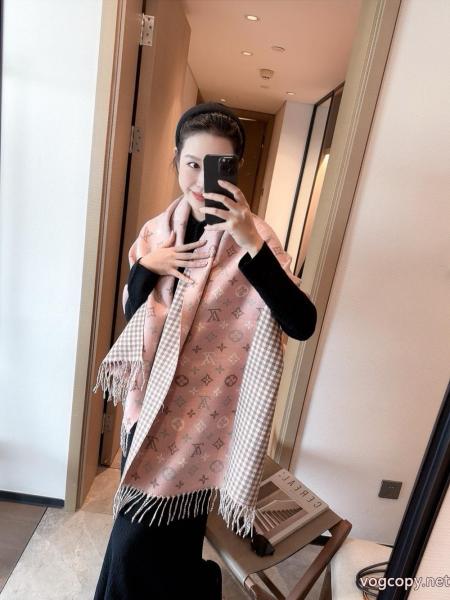 コピー 品 販売LOUIS VUITTONマフラー高級素材を採用 ゆったりシルエット 魅力の 0