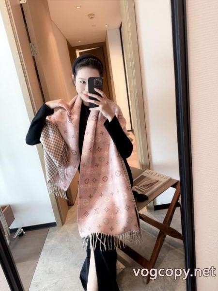 コピー 品 販売LOUIS VUITTONマフラー高級素材を採用 ゆったりシルエット 魅力の 2
