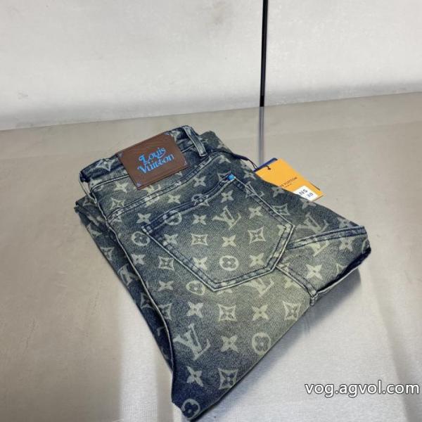 大人シンプルな 大人の色気を印象に 目を惹くアイテムジーンズLOUIS VUITTON偽物 ブランド 販売 0