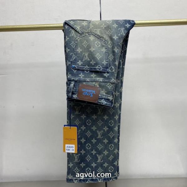 大人シンプルな 大人の色気を印象に 目を惹くアイテムジーンズLOUIS VUITTON偽物 ブランド 販売 3
