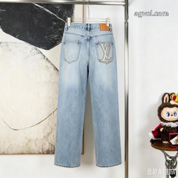 ジーンズ大注目 人気いっぱい 最安値挑戦中LOUIS VUITTONブランド 品 スーパー コピー 4