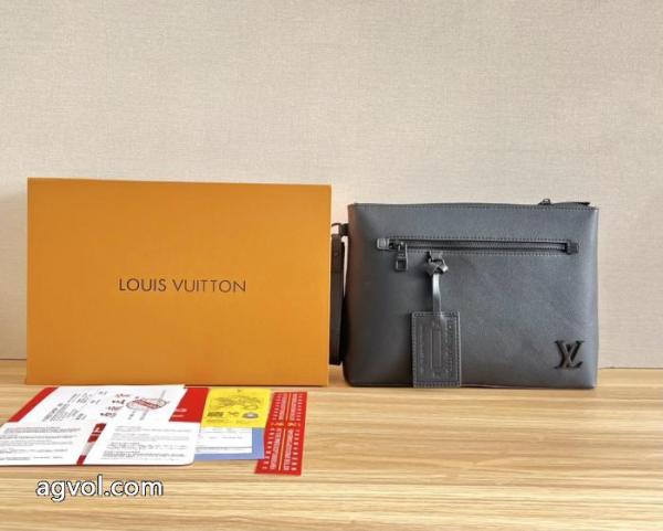 2026SSコレクションに新着 HOT大人気 優しい肌触りバッグを手に持つLOUIS VUITTON通販 ブランド 4