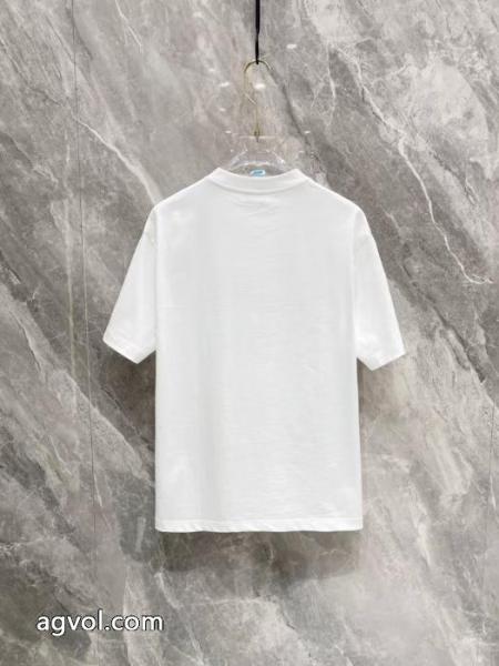 大人可愛い 新秋セールアイテム 様々なシーンにLOUIS VUITTON半袖Tシャツコピー ブランド 優良 1