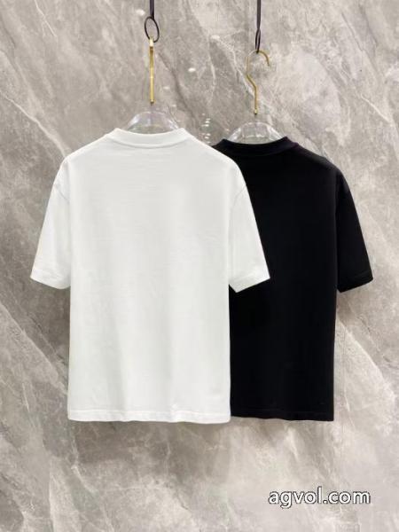 大人可愛い 新秋セールアイテム 様々なシーンにLOUIS VUITTON半袖Tシャツコピー ブランド 優良 3