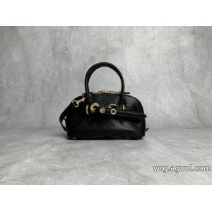 MIUMIUバッグコピー ブランド 通販希少！取り扱い店舗限定 有名人の愛用品 毎日大活躍.