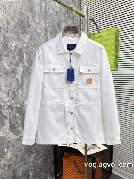 ブランド コピー ショップ好評品 人気アイテム 根強い人気定番商品LOUIS VUITTONコート 0 
