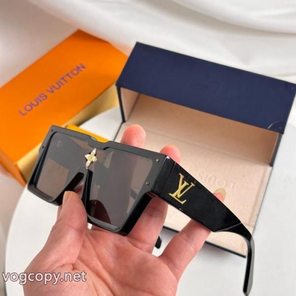 センス抜群 お洒落度をアップさせる 細身効果抜群!:只限用于女人的衣服LOUIS VUITTON サングラスコピー 通販. 3