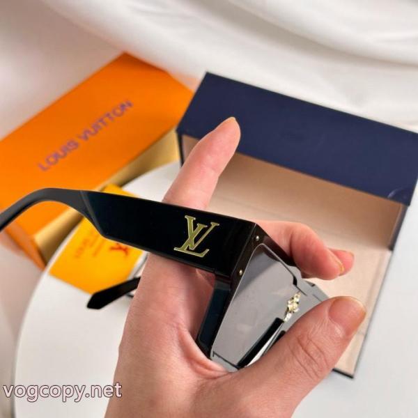 センス抜群 お洒落度をアップさせる 細身効果抜群!:只限用于女人的衣服LOUIS VUITTON サングラスコピー 通販. 4