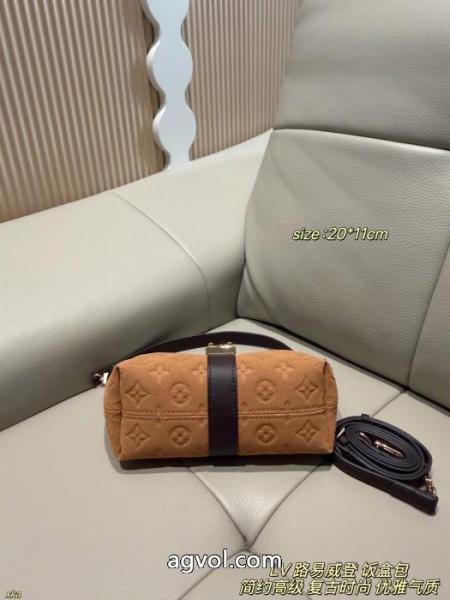 LVスエードPochette Miaエンボス脇バッグ 3