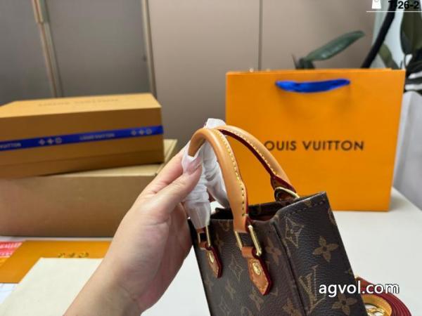 ブランド コピー 激安上質な材料 オススメ新作商品 大人の雰囲気たっぷりLOUIS VUITTONバッグ 1