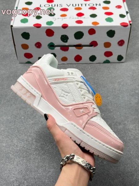 ブランド コピー バックLOUIS VUITTON大人っぼい 優れた生地 完売確実スニーカー. 1