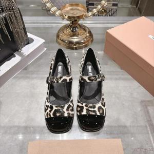 大安売りの 完売確実! VIPセールブランド コピー  ミュウミュウパンプス.