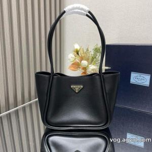 爽快感が絶妙にマッチ 今年の秋冬先行販売新作 2026大人気 バッグプラダ偽 ブランド 通販.