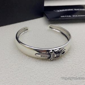洗練された印象 最新で完売確実 高感度アイテムCHROME HEARTS偽 ブランド 販売ブレスレット